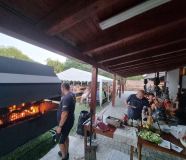 Tradiční opékání kýt