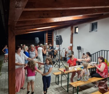 Tradiční opékání kýt